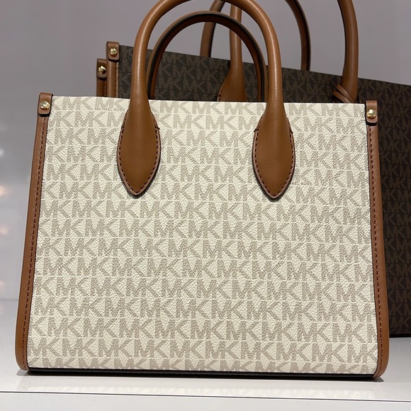 MICHAEL KORS
Mirella Small Logo Crossbody Bag
Vanilla 
NWT - Picture 13 of 16